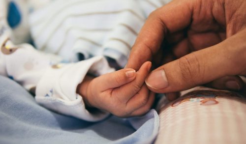 Ένας θάνατος ανά επτά δευτερόλεπτα για νεογνά και μητέρες - 1,9 εκατ. βρέφη γεννιούνται νεκρά