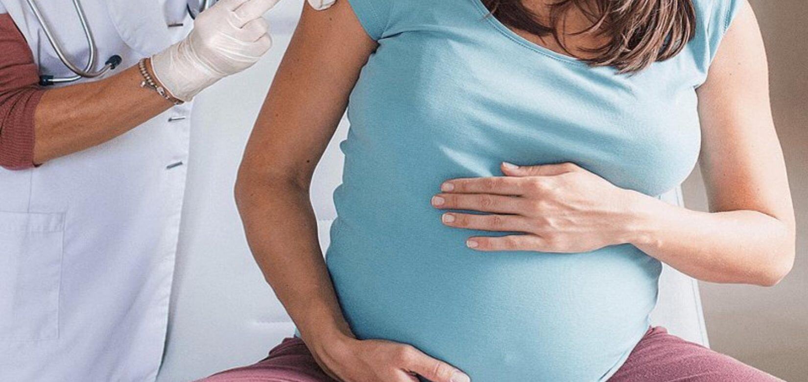 Σκουτέλης: "Όχι" στο εμβόλιο AstraZeneca στις έγκυες και μέλλουσες μητέρες