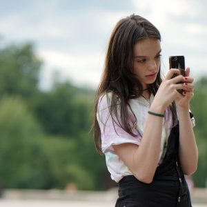Έχει νόημα η απαγόρευση κινητών στο σχολείο;