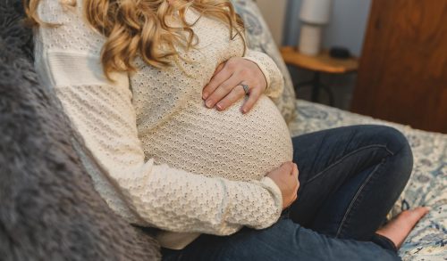Εγκυμοσύνη: Οι κίνδυνοι για τη μαμά από τις επιπλοκές