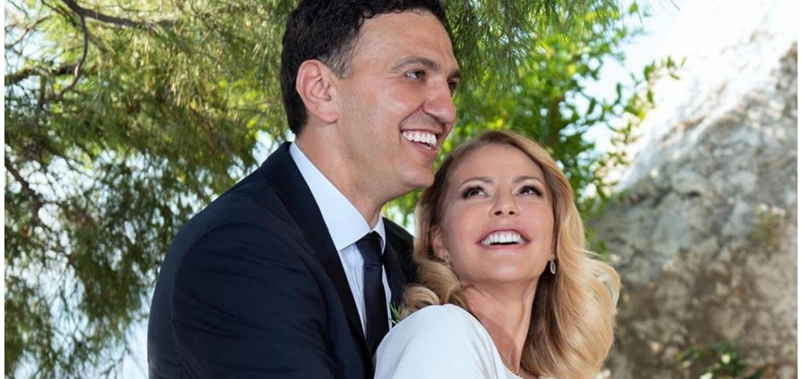 Η πιο γλυκιά φωτογραφία με τον γιο της Τζένης Μπαλατσινού και του Βασίλη Κικίλια να κρατά την ελληνική σημαία (φωτό)