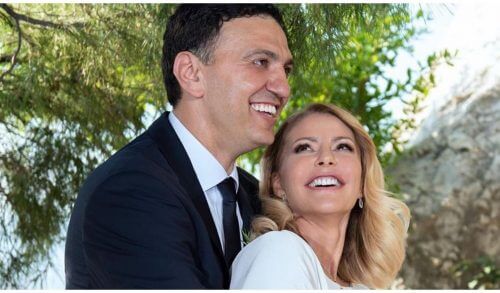 Η πιο γλυκιά φωτογραφία με τον γιο της Τζένης Μπαλατσινού και του Βασίλη Κικίλια να κρατά την ελληνική σημαία (φωτό)