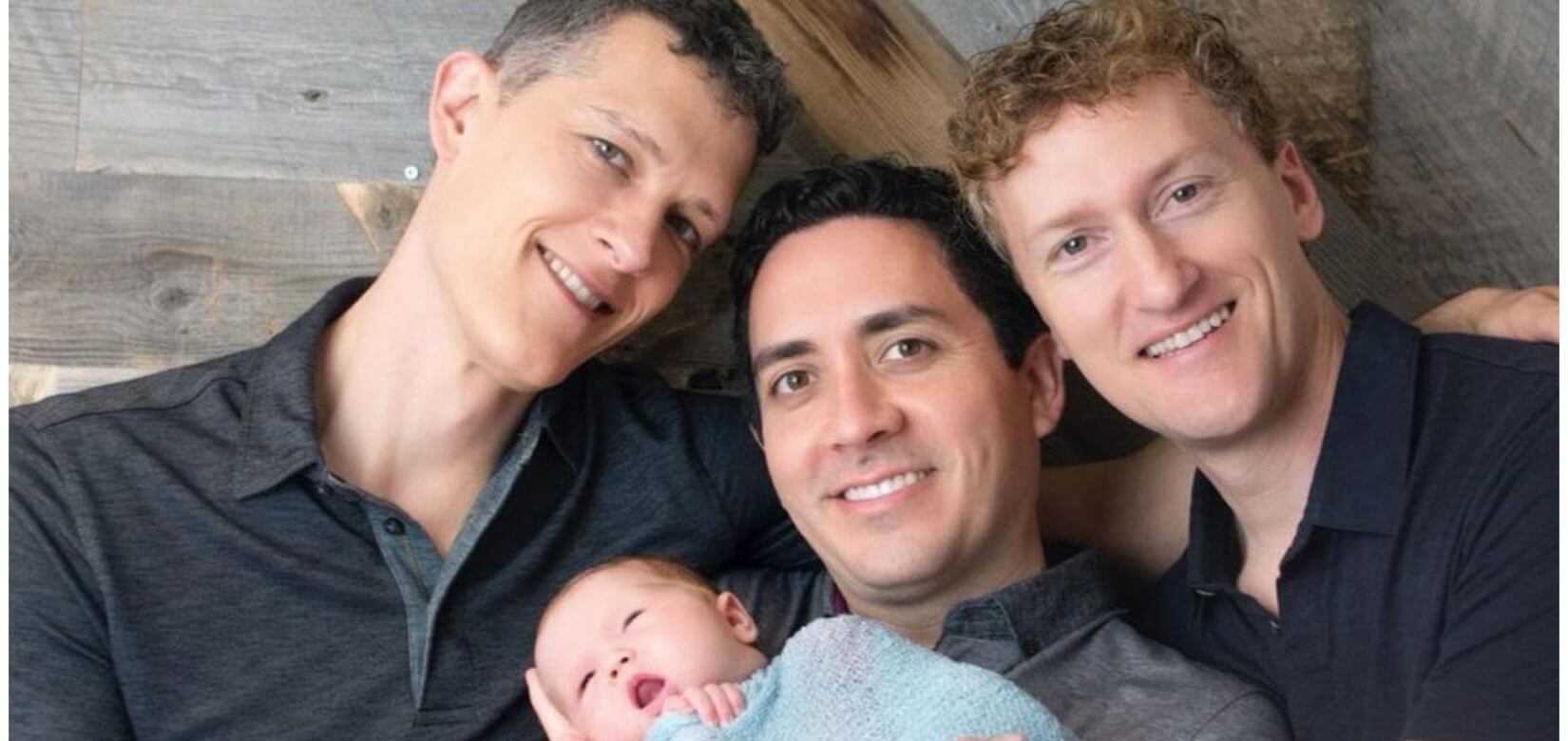 Έγραψαν ιστορία- 3 ομοφυλόφιλοι γίνονται μπαμπάδες & αναγράφονται σε πιστοποιητικό γέννησης (φωτό)