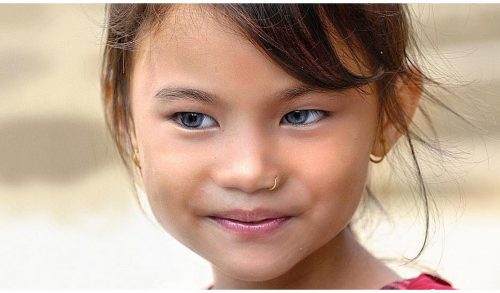 Η ομορφιά της παιδικότητας: Ιταλός φωτογράφος ταξιδεύει και την αιχμαλωτίζει στο φακό του (φωτό)