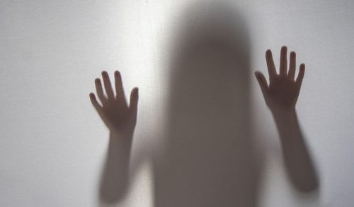 Ανοίγει και πάλι η υπόθεση του βιασμού της 12χρονης Ζενέιντα από τα Καμίνια