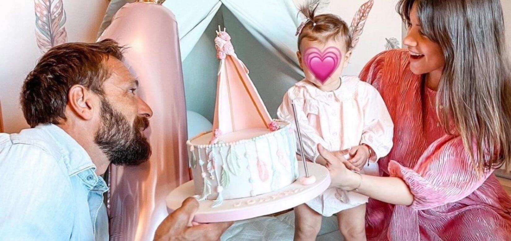 Νίκη Θωμοπούλου - Γιάννης Μαρακάκης: Γιόρτασαν τα πρώτα «καραντινάτα» γενέθλια της κόρης τους (φωτό)