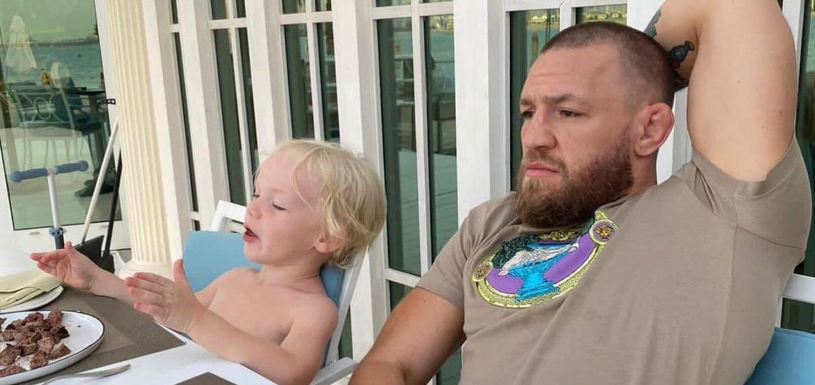 O Conor McGregor προκαλεί ξανά! - Παρότρυνε τον 3χρονο γιο του να χτυπήσει άλλο παιδάκι (video)