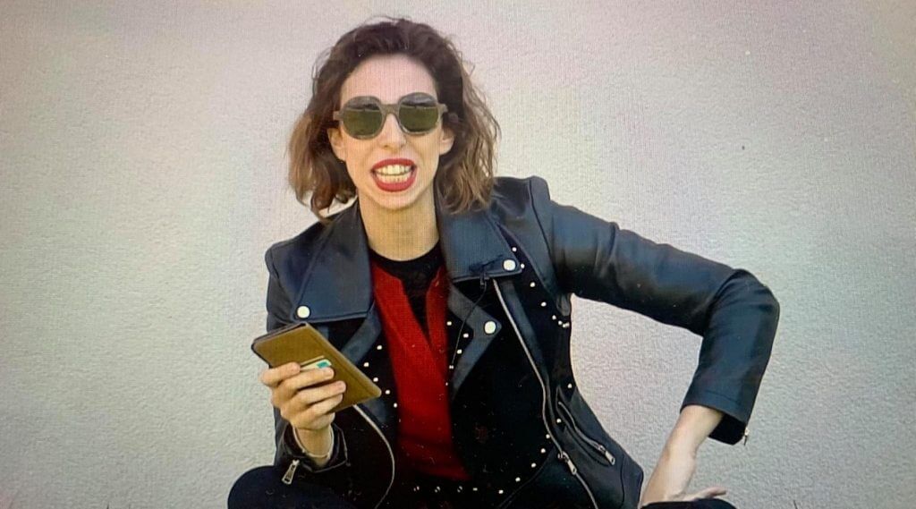 H Ελένη Χαραλαμπούδη εντοπίζει 9 τύπους μαμάδων στο... Facebook