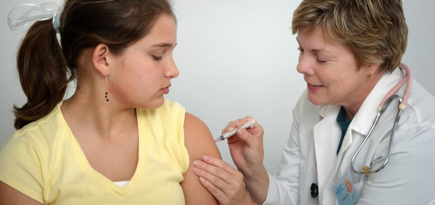 H Pfizer ζητεί από τον ΕΜΑ έγκριση για χρήση του εμβολίου σε παιδιά 12-15 ετών