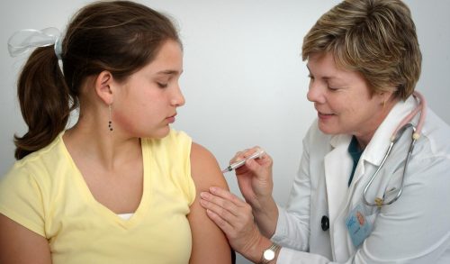 Θεμιστοκλέους: Εμβολιασμοί σε παιδιά από 16 χρονών και στην Ελλάδα
