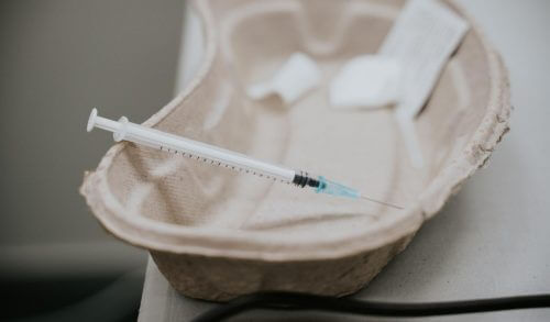 Κορονοϊός: Η Pfizer ζητεί έγκριση για να ξεκινήσουν οι εμβολιασμοί σε έφηβους