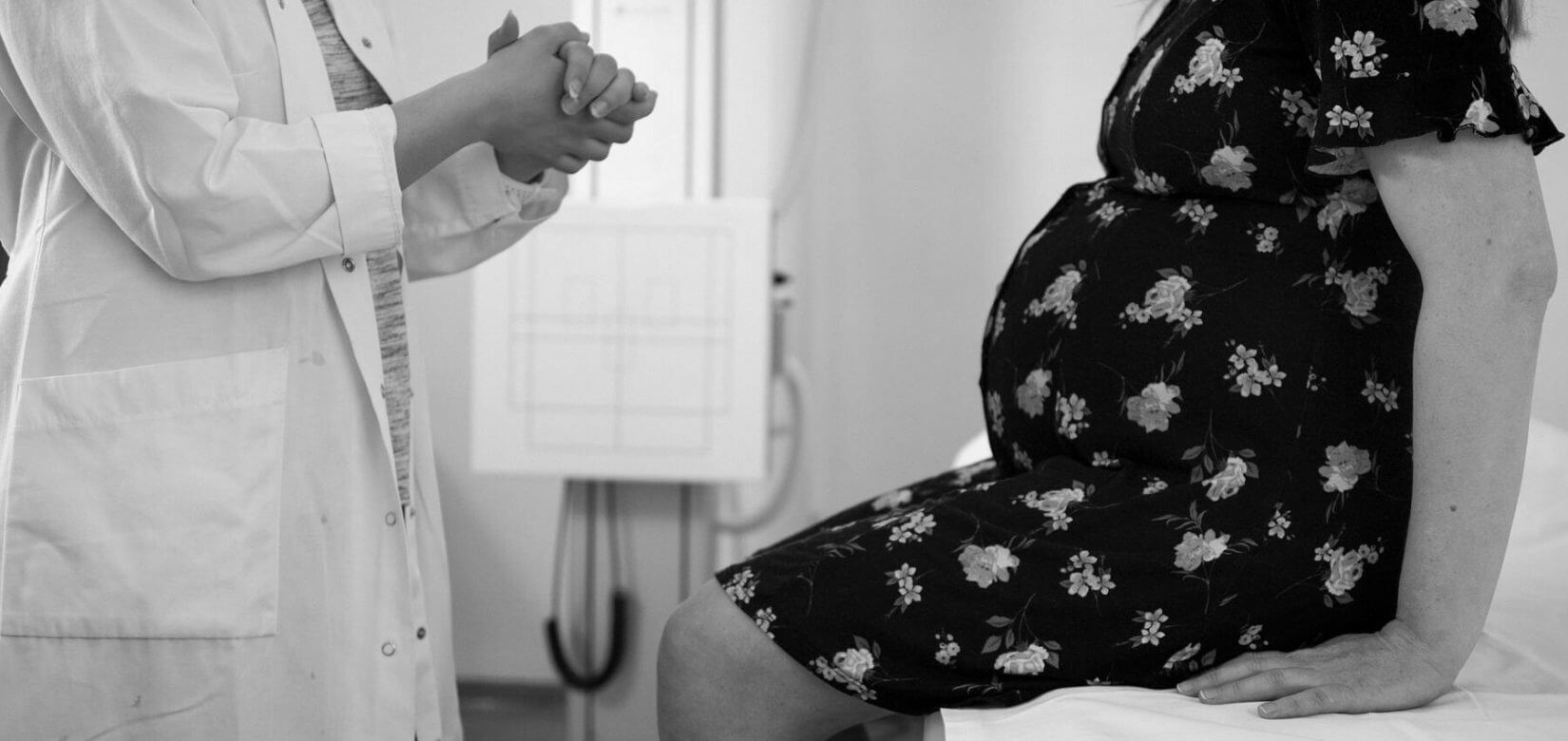 Παιδίατροι και γυναικολόγοι ζητούν να εμβολιαστούν άμεσα έγκυες και παιδιά στην Ιταλία