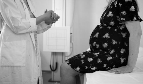 Εμβόλιο Johnson & Johnson: Τί ισχύει για έγκυες και μητέρες που θηλάζουν;