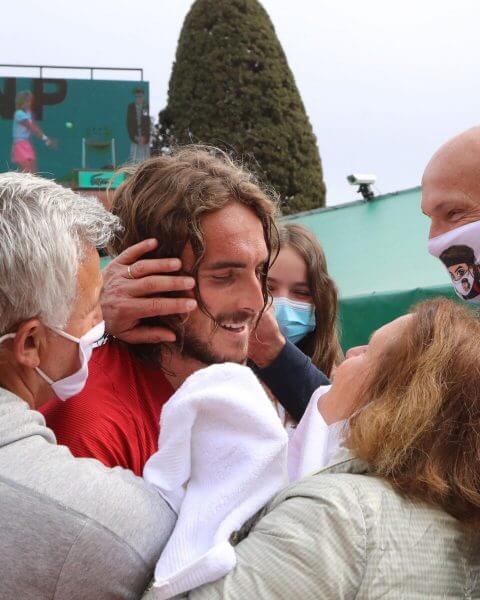 &Omicron; &Sigma;&tau;έ&phi;&alpha;&nu;&omicron;&sigmaf; &Tau;&sigma;&iota;&tau;&sigma;&iota;&pi;ά&sigmaf; &sigma;&tau;&eta;&nu; &alpha;&gamma;&kappa;&alpha;&lambda;&iota;ά &tau;&omicron;&upsilon; &pi;&alpha;&tau;έ&rho;&alpha; &tau;&omicron;&upsilon; &epsilon;ί&nu;&alpha;&iota; ό,&tau;&iota; &pi;&iota;&omicron; &delta;&upsilon;&nu;&alpha;&tau;ό έ&chi;&epsilon;&tau;&epsilon; &delta;&epsilon;&iota;!