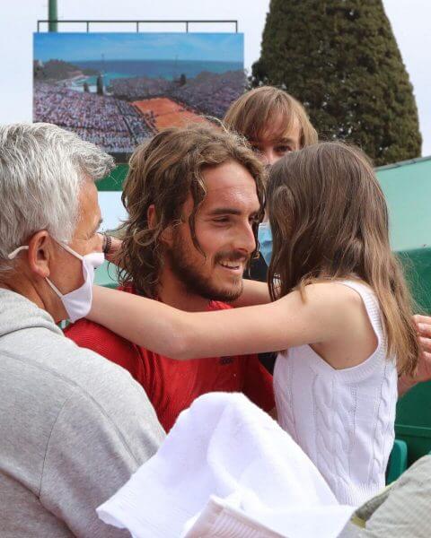 &Omicron; &Sigma;&tau;έ&phi;&alpha;&nu;&omicron;&sigmaf; &Tau;&sigma;&iota;&tau;&sigma;&iota;&pi;ά&sigmaf; &sigma;&tau;&eta;&nu; &alpha;&gamma;&kappa;&alpha;&lambda;&iota;ά &tau;&omicron;&upsilon; &pi;&alpha;&tau;έ&rho;&alpha; &tau;&omicron;&upsilon; &epsilon;ί&nu;&alpha;&iota; ό,&tau;&iota; &pi;&iota;&omicron; &delta;&upsilon;&nu;&alpha;&tau;ό έ&chi;&epsilon;&tau;&epsilon; &delta;&epsilon;&iota;!