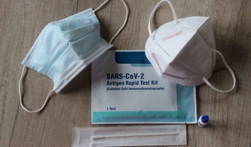 Κορoνοϊός: Έτοιμα να διανεμηθούν στα φαρμακεία 1 εκατ. self tests - Η διαδικασία για τους μαθητές