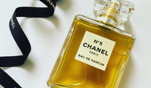 100 χρόνια Chanel No 5: Το θρυλικό άρωμα που κρατάει... έναν αιώνα