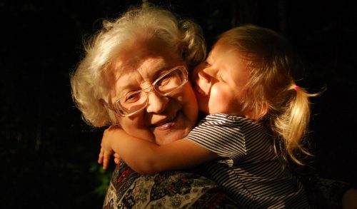 5 γιαγιάδες στην καραντίνα: τι ήταν αυτό που τους έλειψε περισσότερο;