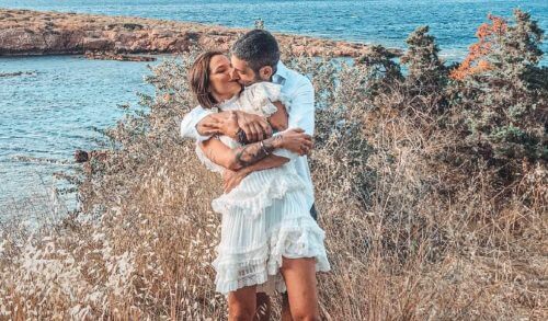 Εριέττα Κούρκουλου: Η αδημοσίευτη φωτογραφία αγκαλιά με τον σύζυγό της σε προχωρημένη εγκυμοσύνη