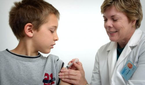 Υποχρεωτικός ο εμβολιασμός για τους άνω των 14 ετών και πρόστιμα 600 ευρώ στην Αυστρία