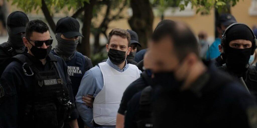 Ατάραχος ο Μπάμπης Αναγνωστόπουλος άκουσε την ποινή του: Ισόβια και 11,5 χρόνια για τη δολοφονία της Καρολάιν