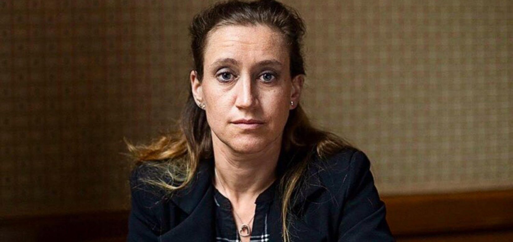 Βαλερί Μπακό: Κατέρρευσε στο δικαστήριο η Γαλλίδα που σκότωσε τον βιαστή πατριό και σύζυγό της