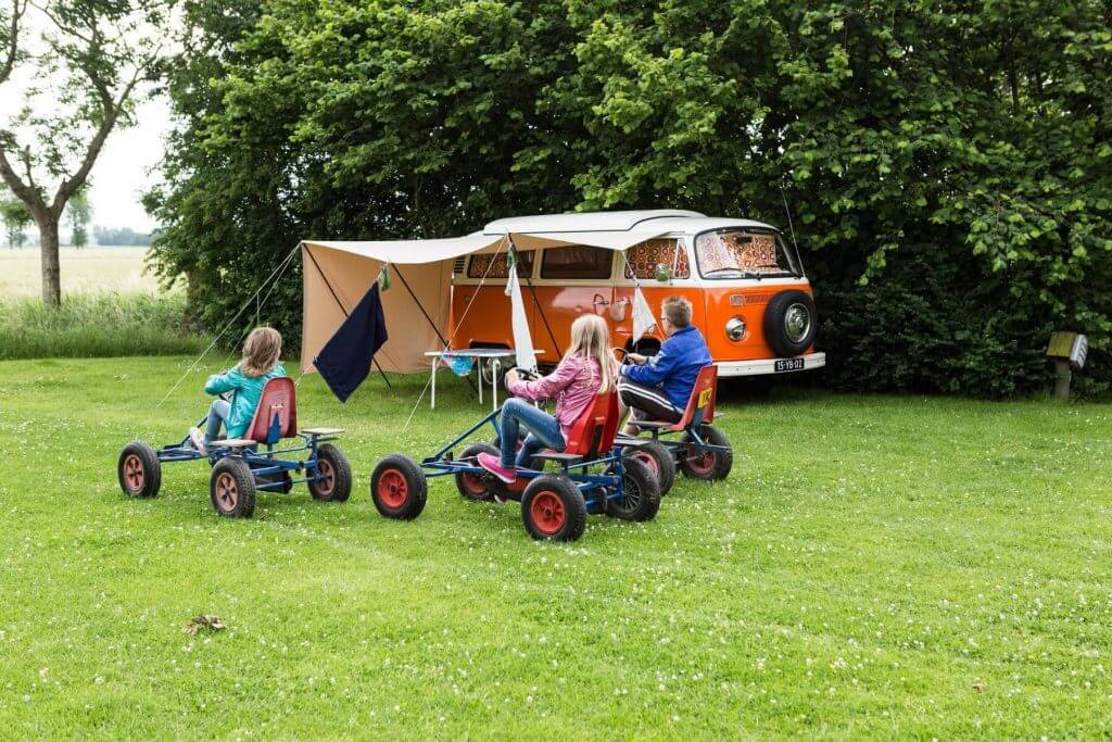 Camping με παιδιά; Αυτά τα 7 tips θα σας λύσουν τα χέρια