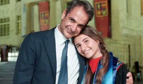 Κυριάκος Μητσοτάκης: Οι ευχές στη μικρή του κόρη Δάφνη που αποφοίτησε από το Κολέγιο Αθηνών