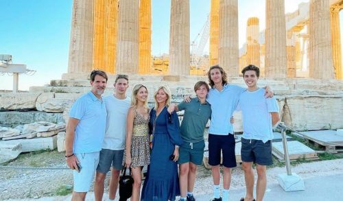 Παύλος - Μαρί Σαντάλ: Οι διακοπές στην Ελλάδα και η βόλτα στην Ακρόπολη με τα παιδιά τους