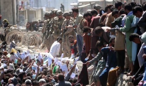 Καμπούλ: «Μωρό πέθανε στην αγκαλιά μου» – Οι συγκλονιστικές μαρτυρίες της επίθεσης