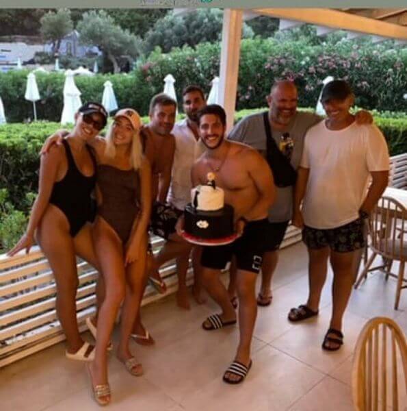 &Alpha;&mu;&alpha;&rho;&upsilon;&lambda;&lambda;ί&sigmaf;: &Eta; &epsilon;&iota;&kappa;ό&nu;&alpha; &pi;&omicron;&upsilon; &epsilon;&nu;&iota;&sigma;&chi;ύ&epsilon;&iota; &tau;&iota;&sigmaf; &phi;ή&mu;&epsilon;&sigmaf; &pi;&epsilon;&rho;ί &epsilon;&gamma;&kappa;&upsilon;&mu;&omicron;&sigma;ύ&nu;&eta;&sigmaf; &tau;&eta;&sigmaf; &tau;&rho;&alpha;&gamma;&omicron;&upsilon;&delta;ί&sigma;&tau;&rho;&iota;&alpha;&sigmaf;