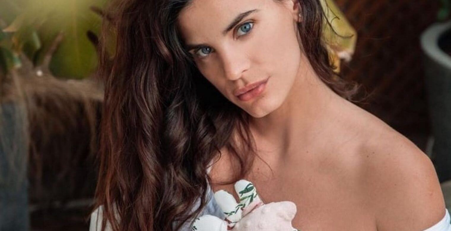 Xριστίνα Μπόμπα: Έτσι είναι το σώμα της 1,5 μήνα μετά τη γέννα ( φώτο)