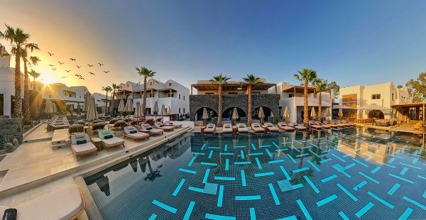 Όμιλος Fais: Άνοιξε τις πύλες του το πολυτελές Radisson Blu Zaffron Resort στη Σαντορίνη