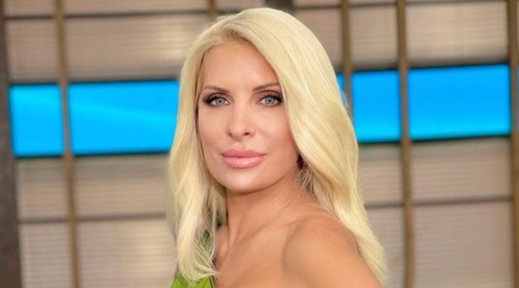 Η Ελένη Μενεγάκη ποζάρει χωρίς μακιγιάζ στο πλοίο: Η 9χρονη κόρη της πίσω από τον φακό