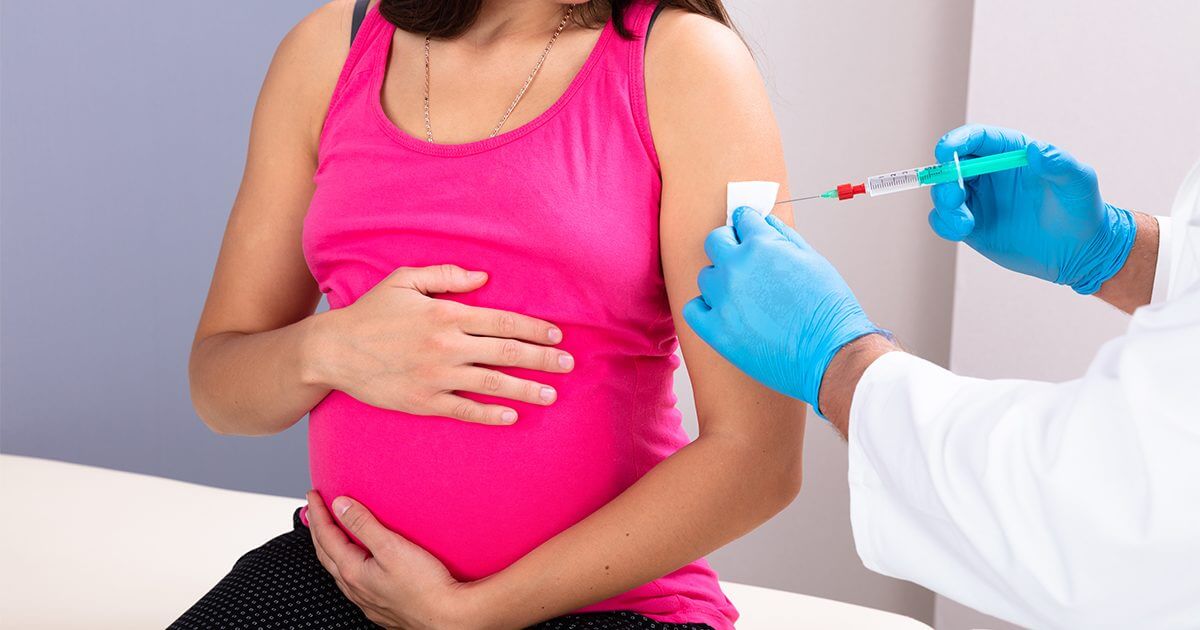 Μητέρες που εμβολιάστηκαν στην εγκυμοσύνη: Πόσο θωρακίζονται τα μωρά κατά του κορονοϊού
