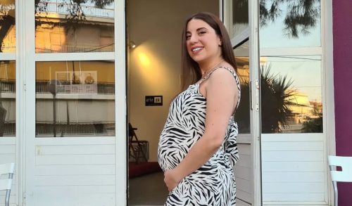 Μελίνα Μακρή: Έγκυος η τραγουδίστρια – Πόζαρε με φουσκωμένη κοιλίτσα