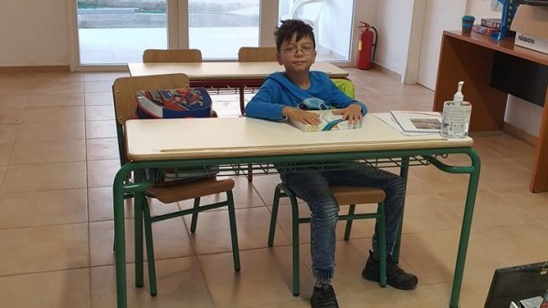Ο 9χρονος Τάσος θα παρελάσει μόνος του με τη γαλανόλευκη!
