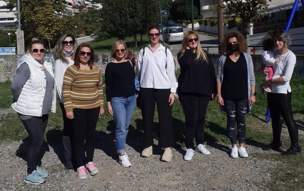 &Pi;&alpha;&gamma;&kappa;ό&sigma;&mu;&iota;&alpha; &Eta;&mu;έ&rho;&alpha; &Delta;&iota;&kappa;&alpha;&iota;&omega;&mu;ά&tau;&omega;&nu; &tau;&omega;&nu; &Pi;&alpha;&iota;&delta;&iota;ώ&nu;: &Omicron;&iota; &mu;&alpha;&theta;&eta;&tau;έ&sigmaf; &tau;&omicron;&upsilon; 9&omicron;&upsilon; &Delta;&eta;&mu;&omicron;&tau;&iota;&kappa;&omicron;ύ &Alpha;&gamma;&rho;&iota;&nu;ί&omicron;&upsilon; &sigma;&tau;έ&lambda;&nu;&omicron;&upsilon;&nu; &eta;&chi;&eta;&rho;ό &mu;ή&nu;&upsilon;&mu;&alpha; (vid)