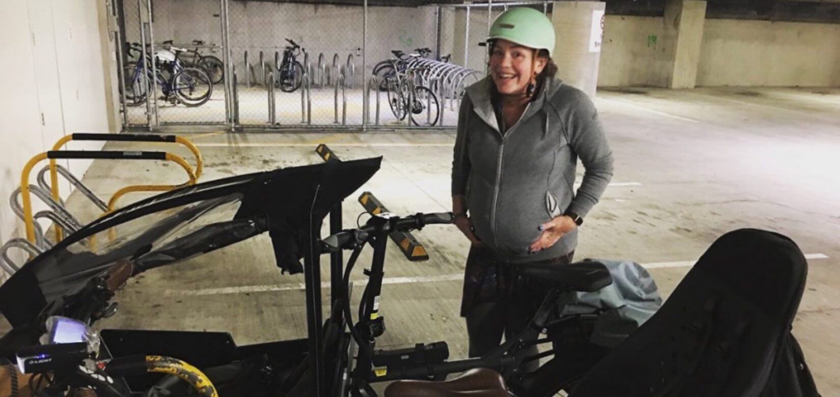 Bουλευτής πήγε με το ποδήλατό της να γεννήσει στο μαιευτήριο όταν την έπιασαν οι πόνοι