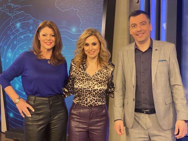 &Eta; &Nu;&tau;&omicron;&rho;έ&tau;&tau;&alpha; &Pi;&alpha;&pi;&alpha;&delta;&eta;&mu;&eta;&tau;&rho;ί&omicron;&upsilon; &mu;&iota;&lambda;ά &gamma;&iota;&alpha; &tau;&alpha; &pi;&alpha;&iota;&delta;&iota;ά &tau;&eta;&sigmaf;, &alpha;&lambda;&lambda;ά &kappa;&alpha;&iota; &tau;&eta; &sigma;&chi;έ&sigma;&eta; &mu;&epsilon; &tau;&omicron;&nu; &pi;&rho;ώ&eta;&nu; &sigma;ύ&zeta;&upsilon;&gamma;ό &tau;&eta;&sigmaf; &sigma;&tau;&omicron; &laquo;&Mu;&alpha;&mu;ά-&delta;&epsilon;&sigmaf;&raquo;