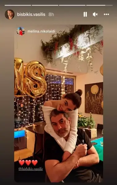 &Delta;έ&sigma;&pi;&omicron;&iota;&nu;&alpha; &Beta;&alpha;&nu;&delta;ή: &Tau;&omicron; &pi;ά&rho;&tau;&upsilon; &gamma;&iota;&alpha; &tau;&alpha; &gamma;&epsilon;&nu;έ&theta;&lambda;&iota;&alpha; &tau;&eta;&sigmaf; &kappa;ό&rho;&eta;&sigmaf; &tau;&eta;&sigmaf; &kappa;&alpha;&iota; &eta; &alpha;&gamma;&kappa;&alpha;&lambda;&iota;ά &tau;&eta;&sigmaf; &Mu;&epsilon;&lambda;ί&nu;&alpha;&sigmaf; &mu;&epsilon; &tau;&omicron;&nu; &sigma;ύ&nu;&tau;&rho;&omicron;&phi;&omicron; &tau;&eta;&sigmaf; &mu;&eta;&tau;έ&rho;&alpha;&sigmaf; &tau;&eta;&sigmaf;