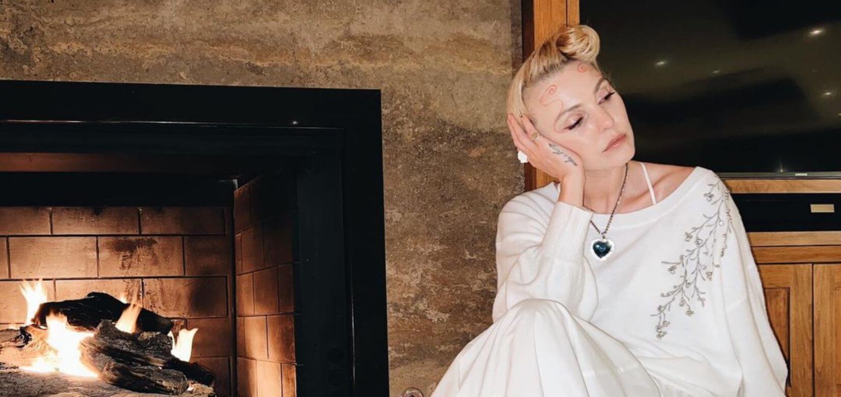 Τάμτα: Με τη μητέρα και την κόρη της στη συγκέντρωση για την Ουκρανία - Οι μνήμες από τα παιδικά της χρόνια