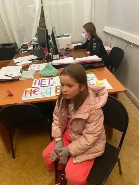 Ρωσία: Συνέλαβαν παιδιά που διαδήλωναν κατά του πολέμου - Μικρός ξεσπάει σε λυγμούς (vid)