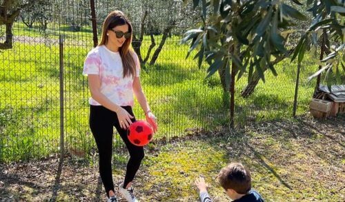 Σταματίνα Τσιμτσιλή: Τα παιχνίδια στον κήπο με τον γιο της - Οι μικροχαρές που δεν θέλει να χάνει