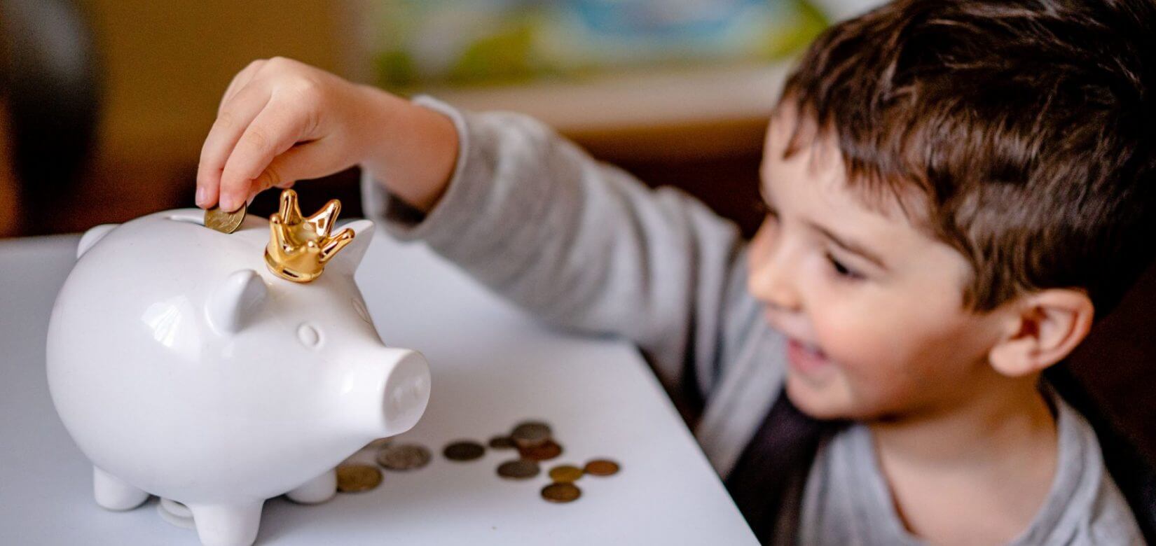 Χρήματα: 5 tips για να διδάξετε στα παιδιά έξυπνες συνήθειες