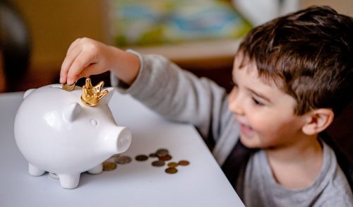 Γιατί πρέπει να μιλάτε στα παιδιά σας για τα χρήματα - Παια είναι η κατάλληλη ηλικία