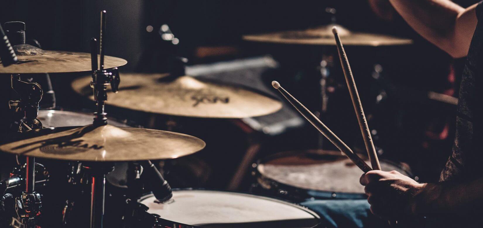 Στη φυλακή ο γνωστός ντράμερ των Πυξ Λαξ για σεξουαλική κακοποίηση κοριτσιών 5 έως 13 ετών!