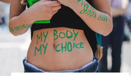 Η Γαλλία είναι η πρώτη χώρα που θα κατοχυρώσει στο Σύνταγμα την ελευθερία της γυναίκας στην έκτρωση