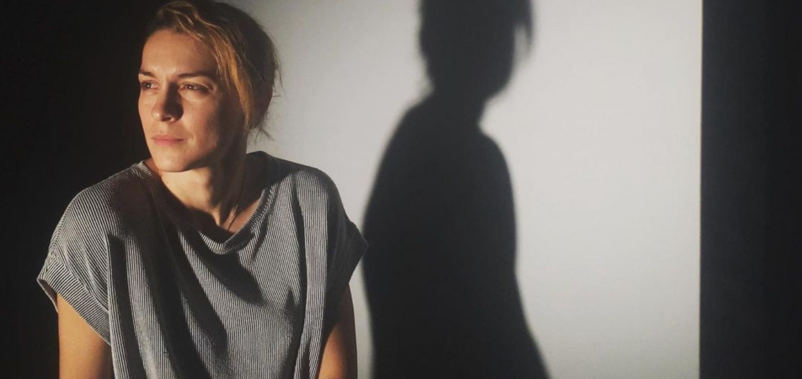 Θύμα ξυλοδαρμού η ηθοποιός Γιούλικα Σκαφιδά, πέρασε τη νύχτα στο αυτόφωρο - Μιλά για γυναικεία κακοποίηση