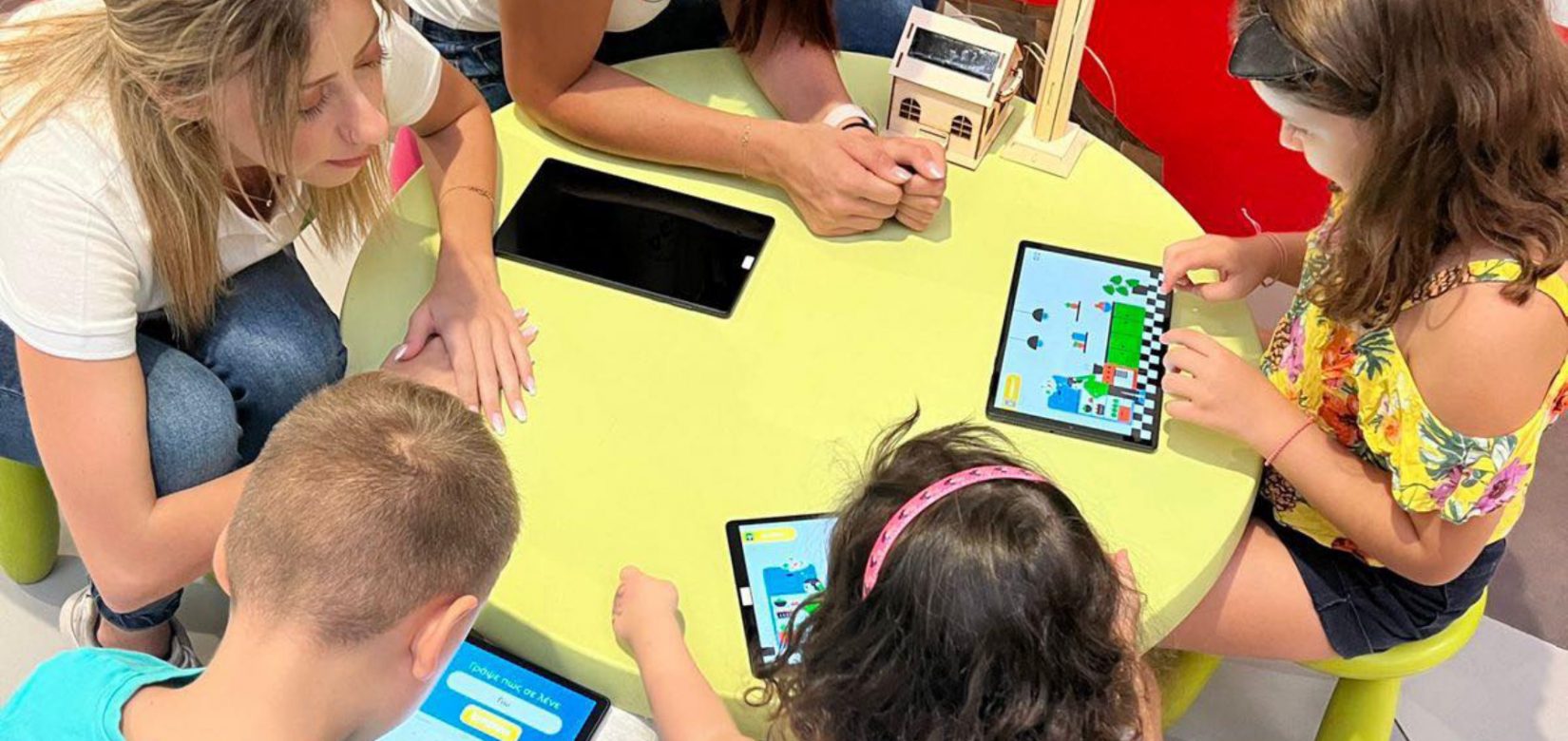 Athens Metro Mall: Τα τυχερά κουπόνια από το Happy school year!
